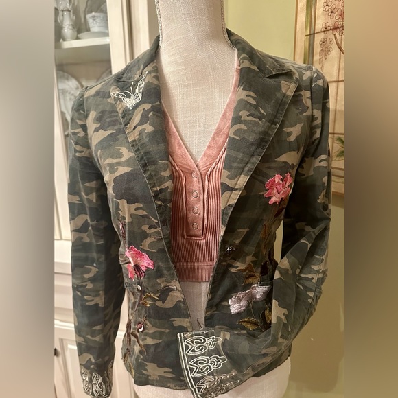 EUC Love Stitch Lined Camouflage Jacket/Blazer with embroidered design. Sz Small - Picture 1 of 16